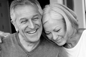 blog-zahnimplantate-aeltere-menschen_dr-marc-hinze-1